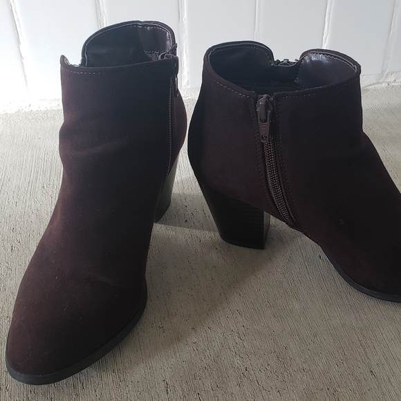 Style & Co Brown Suede Booties Size 6 - Picture 1 of 4
